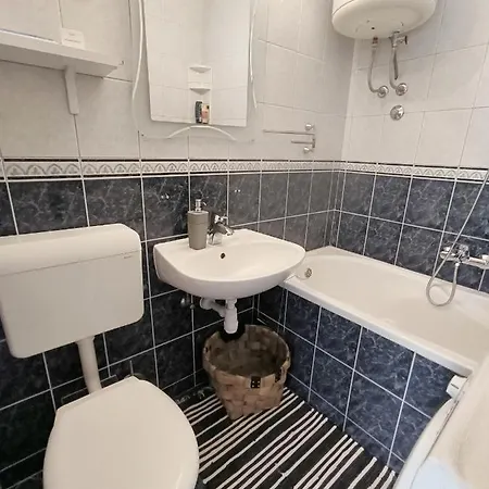 Apartment Place For *